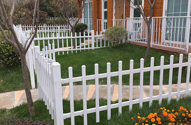 PVC草坪護(hù)欄 PVC草坪護(hù)欄