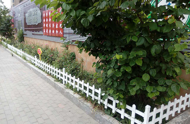 塑鋼草坪護(hù)欄 塑鋼草坪護(hù)欄