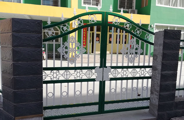 鋅鋼鐵藝大門(mén) 鋅鋼鐵藝大門(mén)